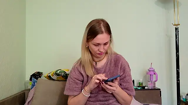 ModelEva online show from April 17, 2026, 10:29 am