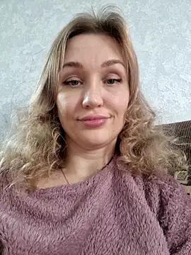 ModelEva online show from March 19, 2025, 12:45 pm