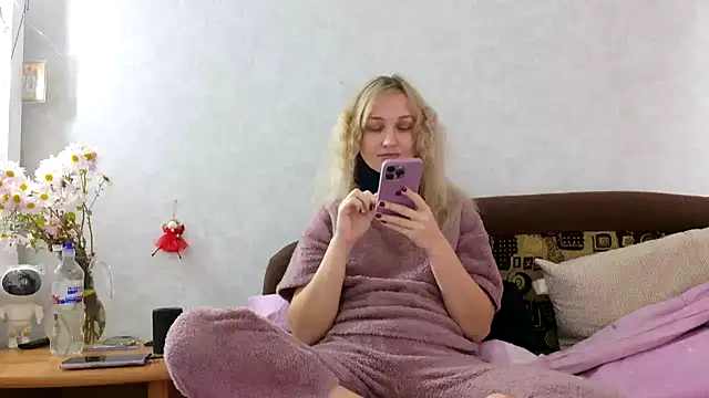 ModelEva online show from October 29, 2025, 10:58 am