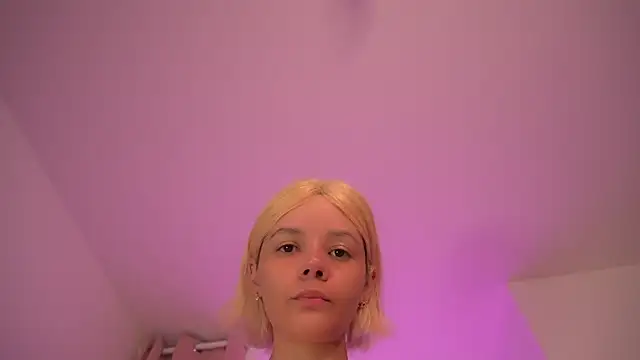 bella adams  online show from December 19, 2025, 4:16 am