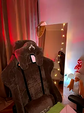 Snapshot of AmberIIey chatting on November 4, 2025, 3:27 pm AmberIIey online show from November 4, 2025, 3:27 pm