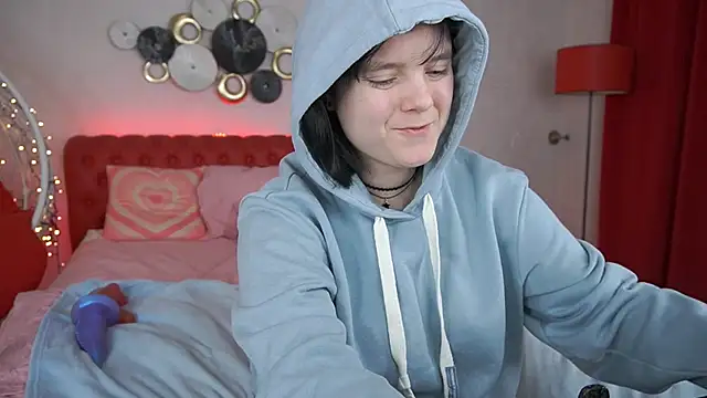 LittleShyy online show from January 31, 2025, 1:02 pm