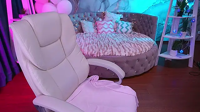 LittleShyy online show from February 23, 2026, 1:44 pm