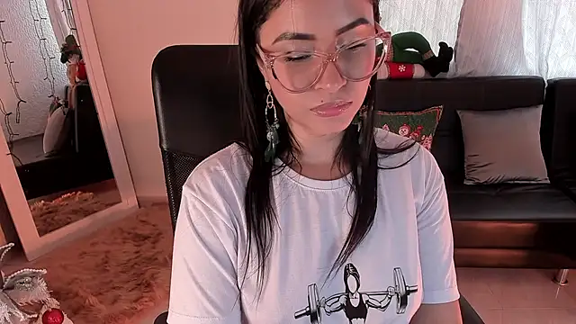PaulinaBelushi online show from December 13, 2024, 8:47 pm