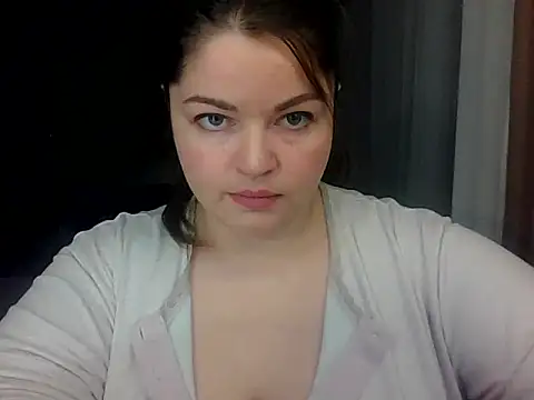 cute  cherry online show from February 11, 2026, 4:18 pm