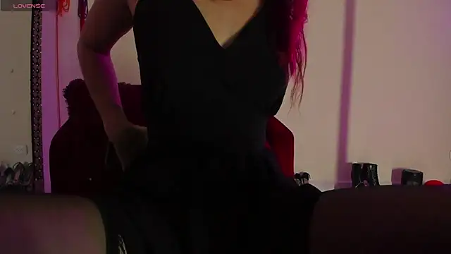 Snapshot of Cristina__Smith chatting on March 9, 2025, 10:08 pm Cristina Smith online show from March 9, 2025, 10:08 pm