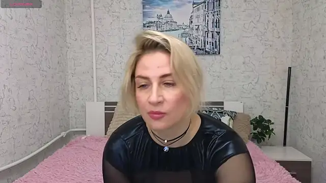 Snapshot of Lady_Murenza chatting on February 17, 2025, 7:23 pm Lady Murenza online show from February 17, 2025, 7:23 pm