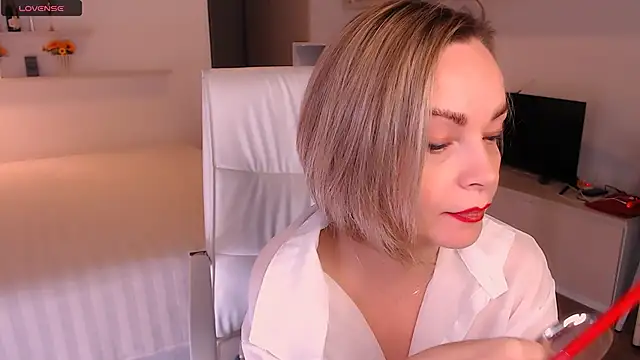 Tilly Eliot online show from October 28, 2025, 7:57 pm