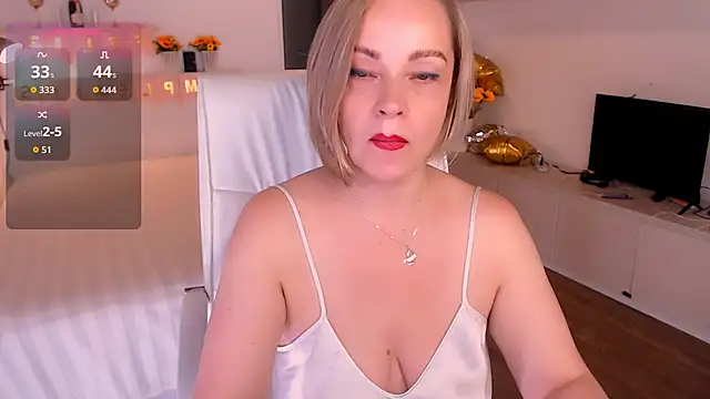 Tilly Eliot online show from November 10, 2025, 8:14 pm