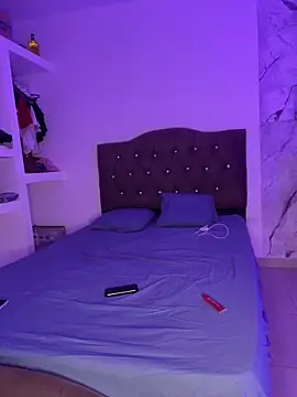 alysson 18 online show from April 15, 2026, 1:15 pm