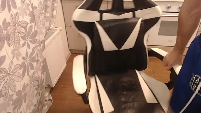 Mandarin4ks online show from January 15, 2026, 4:10 pm