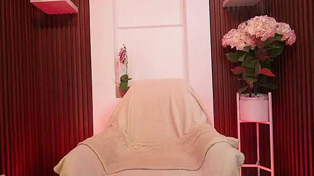 Snapshot of MaddyWattson chatting on October 25, 2025, 11:42 am MaddyWattson online show from October 25, 2025, 11:42 am