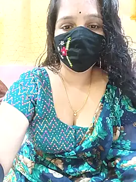 Snapshot of Rising_Smiler chatting on October 19, 2025, 9:01 am Rising Smiler online show from October 19, 2025, 9:01 am