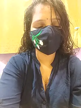 Snapshot of Rising_Smiler chatting on September 19, 2025, 6:23 pm Rising Smiler online show from September 19, 2025, 6:23 pm