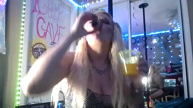 marilyn420 online show from May 3, 2026, 4:50 am