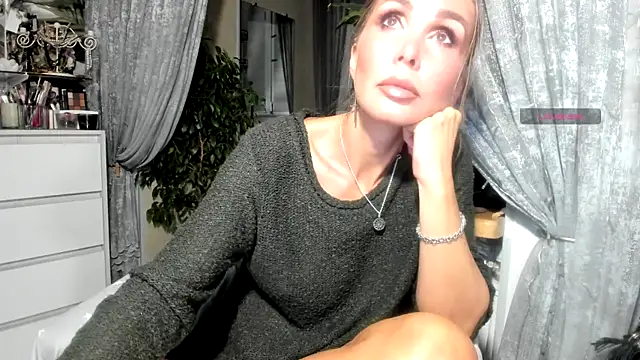 Snapshot of Aurora108 chatting on October 3, 2025, 9:38 pm Aurora108 online show from October 3, 2025, 9:38 pm