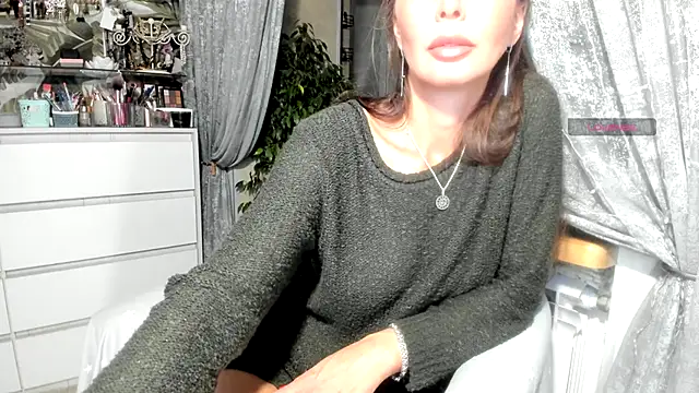 Snapshot of Aurora108 chatting on October 4, 2025, 10:11 pm Aurora108 online show from October 4, 2025, 10:11 pm