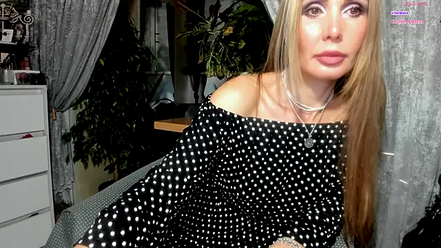 Snapshot of Aurora108 chatting on October 20, 2025, 9:59 pm Aurora108 online show from October 20, 2025, 9:59 pm