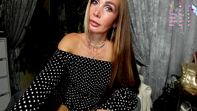 Snapshot of Aurora108 chatting on October 18, 2025, 10:01 pm Aurora108 online show from October 18, 2025, 10:01 pm