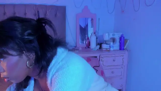 Snapshot of AfroGoddess chatting on September 18, 2025, 2:09 pm AfroGoddess online show from September 18, 2025, 2:09 pm