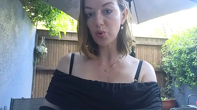 Snapshot of TopsyWilde chatting on October 8, 2025, 8:27 am TopsyWilde online show from October 8, 2025, 8:27 am