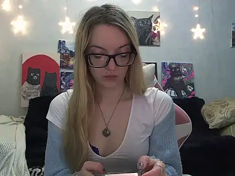 SecretSophia online show from September 25, 2025, 8:48 pm