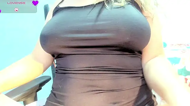 Snapshot of Tiffany_teressa chatting on October 26, 2025, 4:24 am Tiffany teressa online show from October 26, 2025, 4:24 am