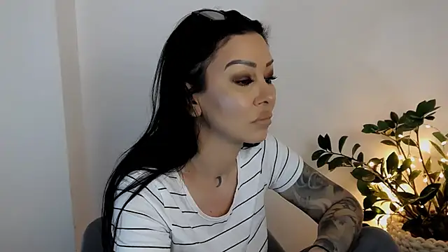 Xentthia online show from April 16, 2026, 2:18 pm