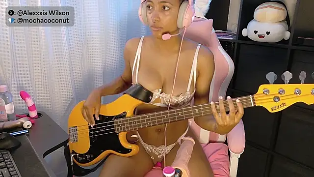 alexxxiswilson online show from September 14, 2025, 6:25 am