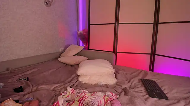 Kitty Ricky online show from March 20, 2025, 4:42 pm