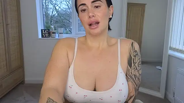 LibbyLoveHeartx online show from February 12, 2026, 8:36 am