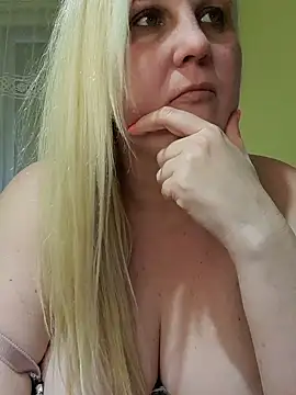 Snapshot of Mayci1984 chatting on March 15, 2025, 9:49 pm Mayci1984 online show from March 15, 2025, 9:49 pm