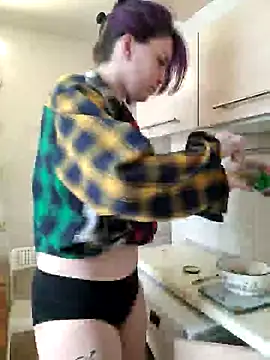 LazyTanukii online show from February 3, 2025, 3:09 am