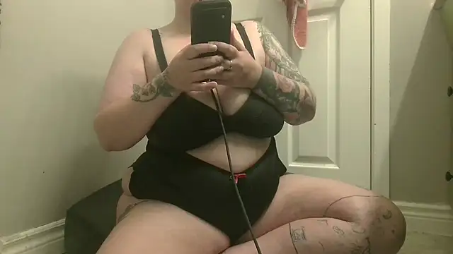 Snapshot of Sugarbabe69 chatting on June 14, 2026, 10:44 pm Sugarbabe69 online show from June 14, 2026, 10:44 pm
