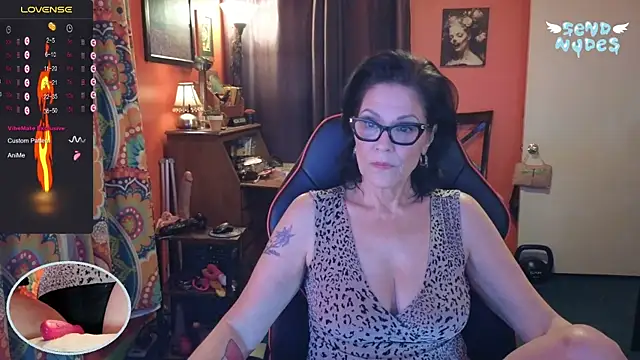 Snapshot of Good-Juju chatting on October 19, 2025, 1:30 am Good-Juju online show from October 19, 2025, 1:30 am