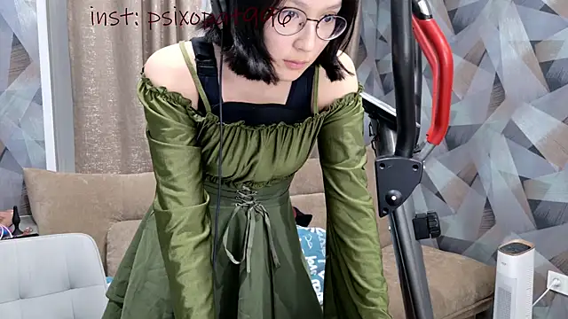 Snapshot of aliiiiiina chatting on October 26, 2025, 8:53 pm aliiiiiina online show from October 26, 2025, 8:53 pm