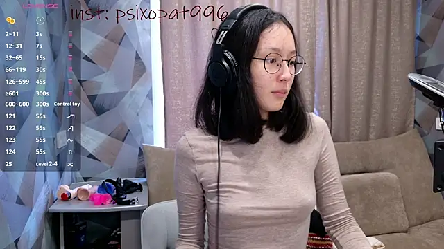 Snapshot of aliiiiiina chatting on September 21, 2025, 9:58 am aliiiiiina online show from September 21, 2025, 9:58 am