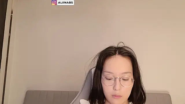 aliiiiiina online show from February 1, 2025, 12:58 pm