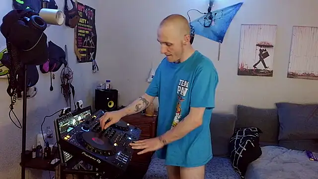 pyrowuff online show from July 7, 2026, 7:45 am