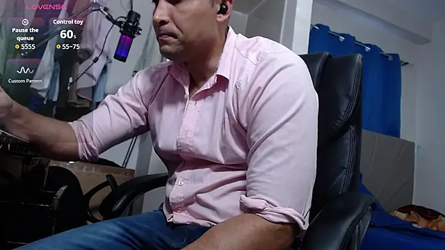 Snapshot of lewislamxxx_hot chatting on September 26, 2025, 8:27 pm lewislamxxx hot online show from September 26, 2025, 8:27 pm