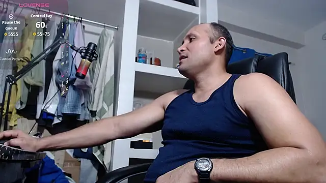 Snapshot of lewislamxxx_hot chatting on November 8, 2025, 11:08 pm lewislamxxx hot online show from November 8, 2025, 11:08 pm