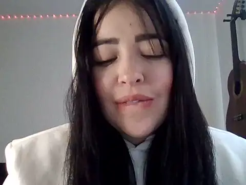 Aleska  Bell online show from July 9, 2026, 3:33 pm