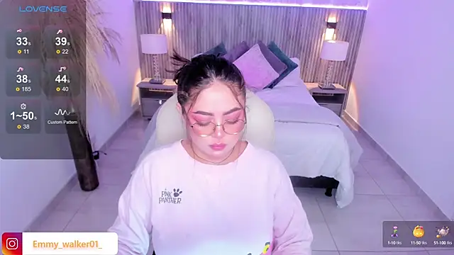 emmy walker online show from October 3, 2025, 11:01 am