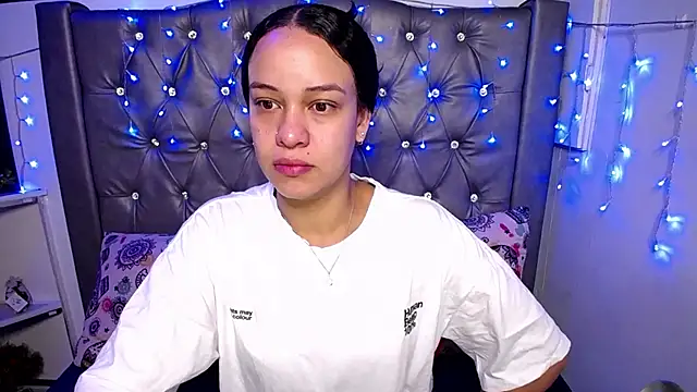 LAILAGUMMY online show from February 12, 2025, 12:22 pm