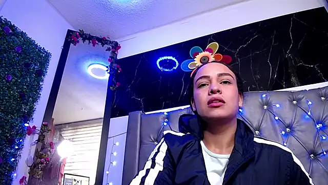 LAILAGUMMY online show from February 14, 2025, 12:25 pm