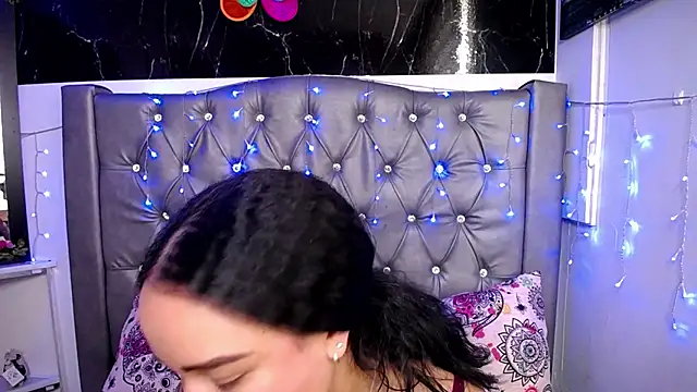 LAILAGUMMY online show from February 19, 2025, 5:38 pm