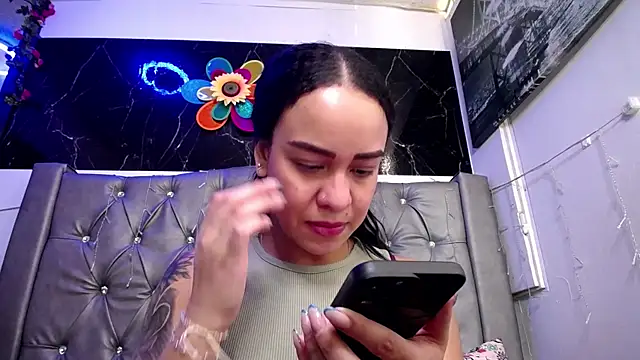 LAILAGUMMY online show from February 19, 2025, 2:33 pm