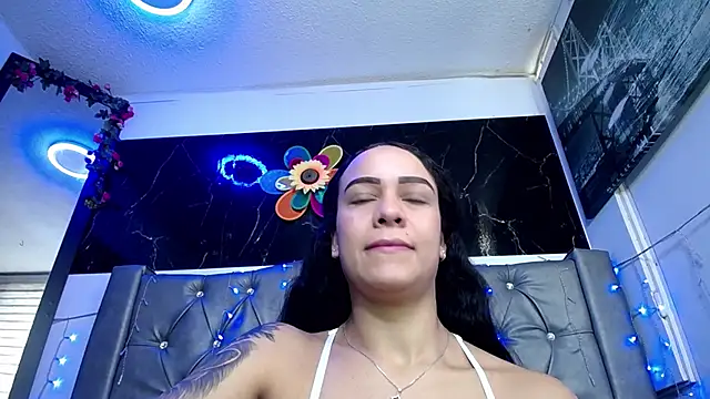 LAILAGUMMY online show from February 20, 2025, 2:13 pm