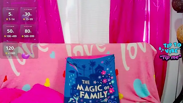 Snapshot of CiaraaSweet chatting on October 1, 2025, 3:27 pm CiaraaSweet online show from October 1, 2025, 3:27 pm