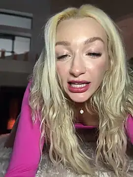 SerenaCloud online show from January 8, 2025, 11:30 pm